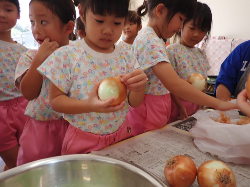 PA010043 うめ　皮むきむき