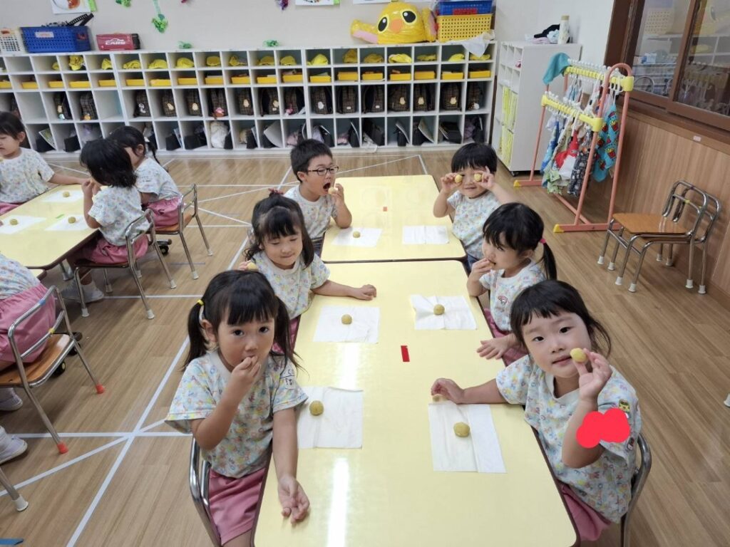 1760045191334 ひまわり　食べる