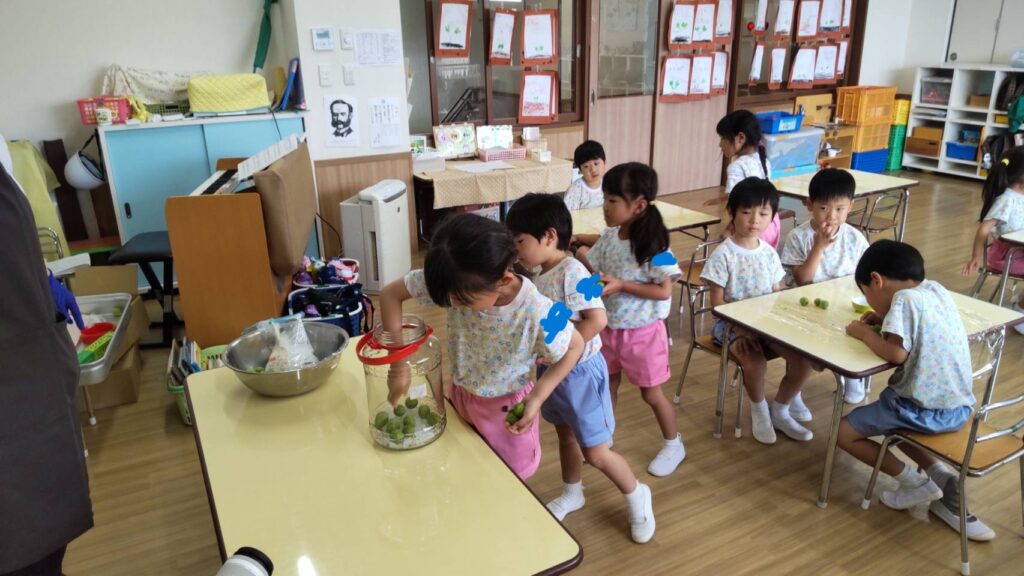 うめ 瓶に入れる
